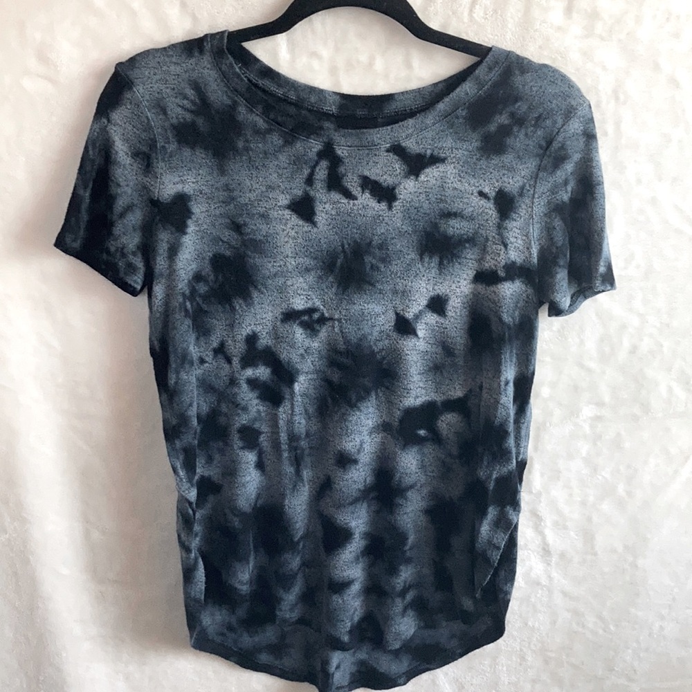XS• Juniors Black And White Tye Dye Top